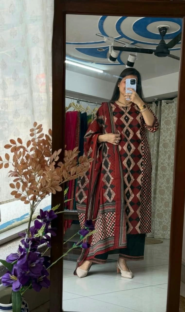 Geometric Print Kurta Set with Dupatta in Maroon & Black