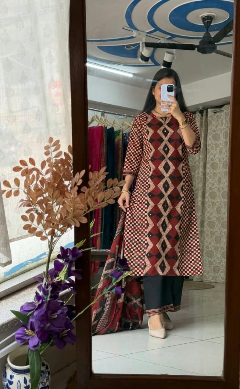 Geometric Print Kurta Set with Dupatta in Maroon & Black
